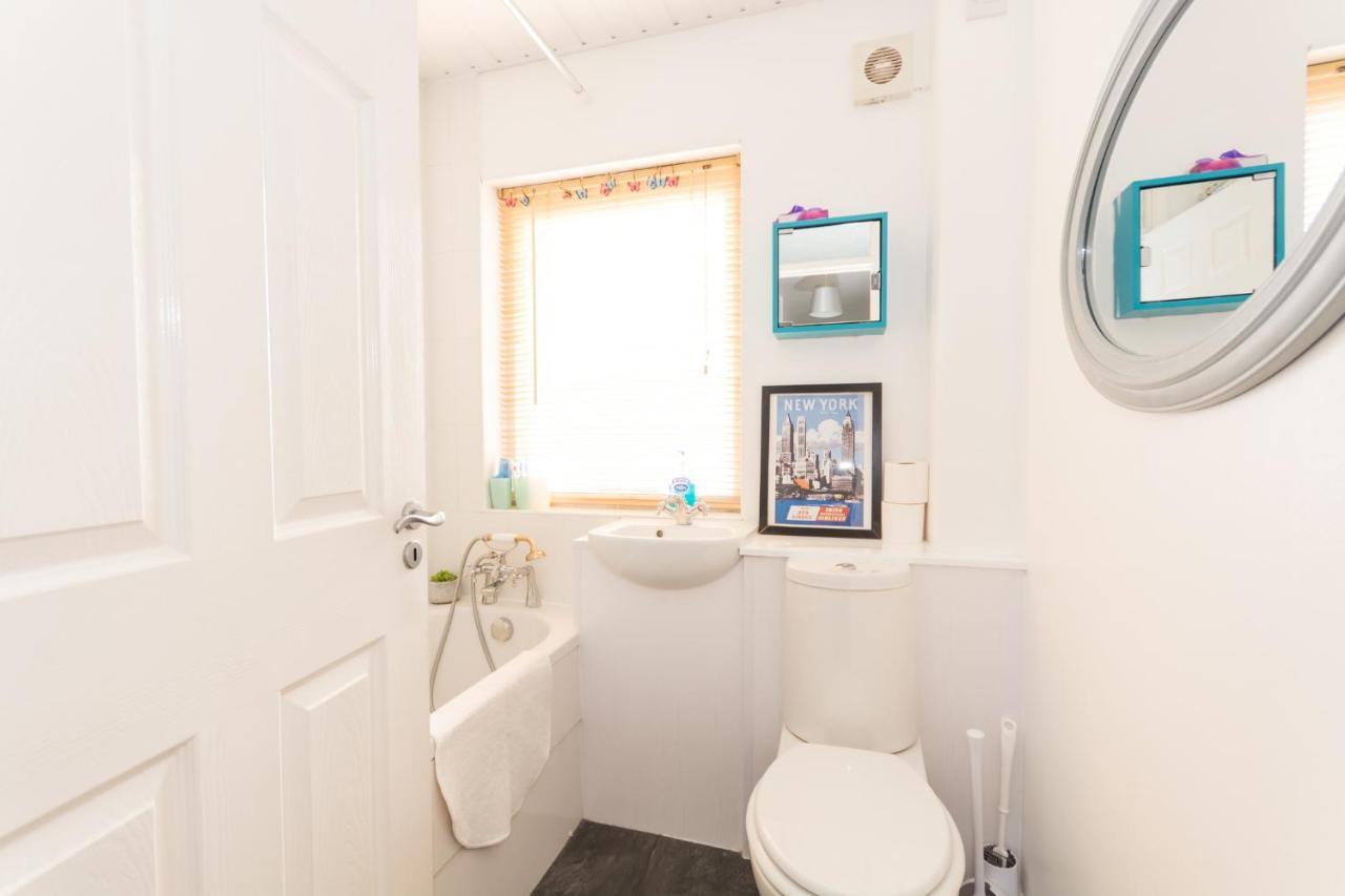 Excellent Location - City Centre - Parking - 4 Beds -2 Bedrooms Belfast Ngoại thất bức ảnh