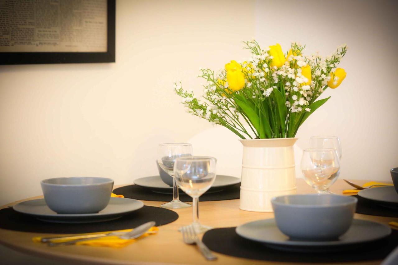 Excellent Location - City Centre - Parking - 4 Beds -2 Bedrooms Belfast Ngoại thất bức ảnh