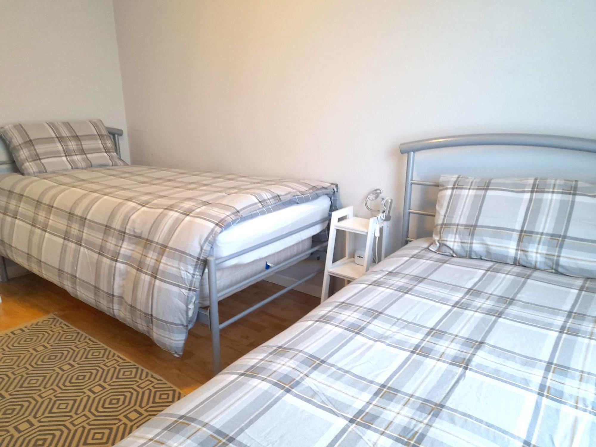 Excellent Location - City Centre - Parking - 4 Beds -2 Bedrooms Belfast Ngoại thất bức ảnh