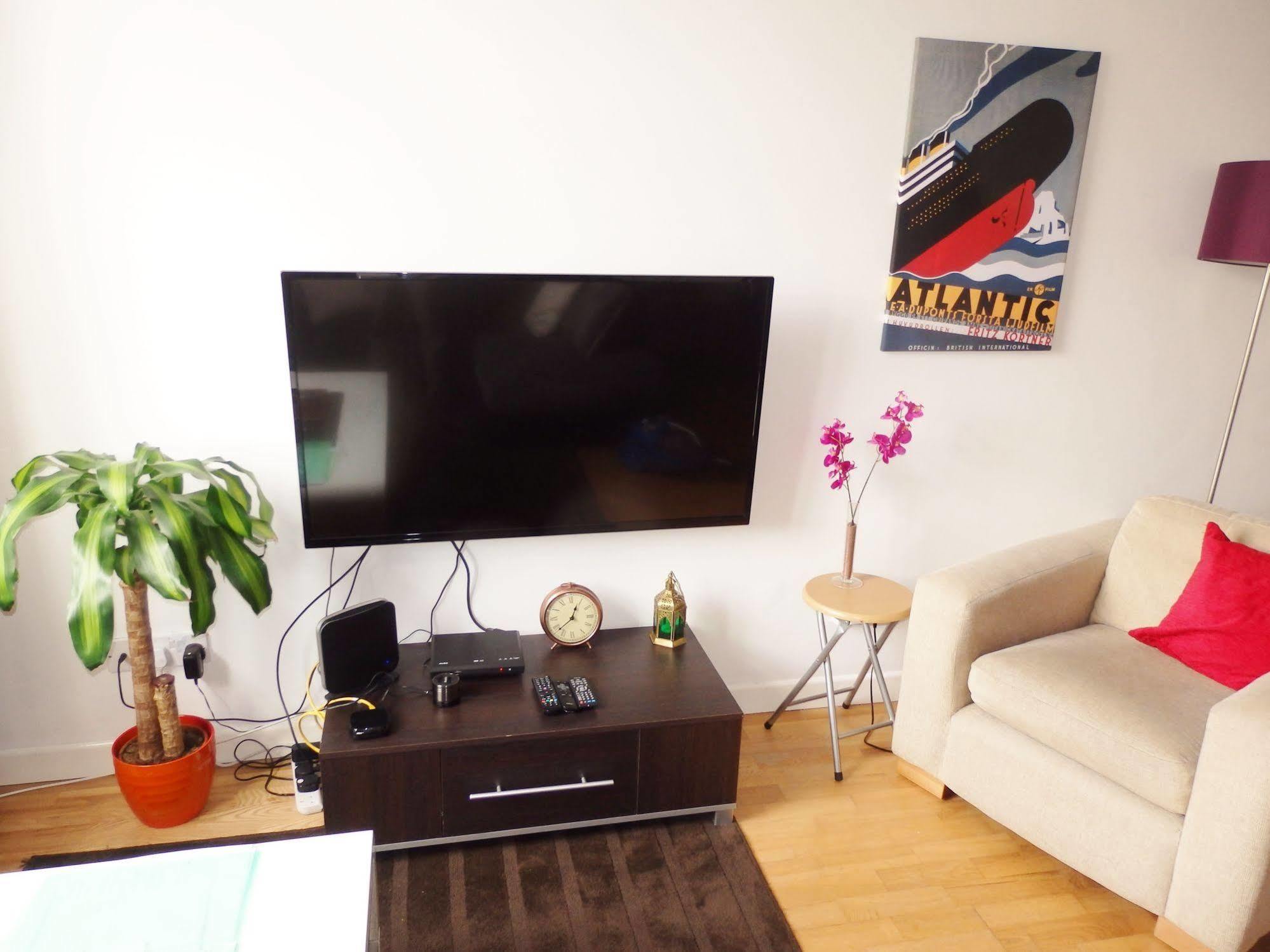 Excellent Location - City Centre - Parking - 4 Beds -2 Bedrooms Belfast Ngoại thất bức ảnh