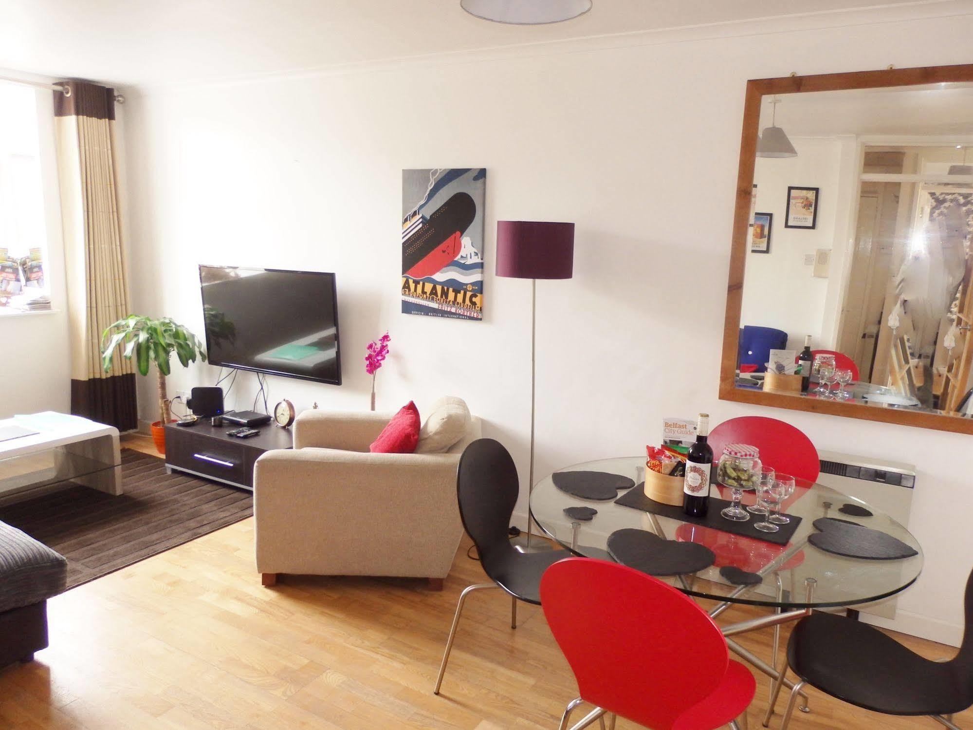 Excellent Location - City Centre - Parking - 4 Beds -2 Bedrooms Belfast Ngoại thất bức ảnh