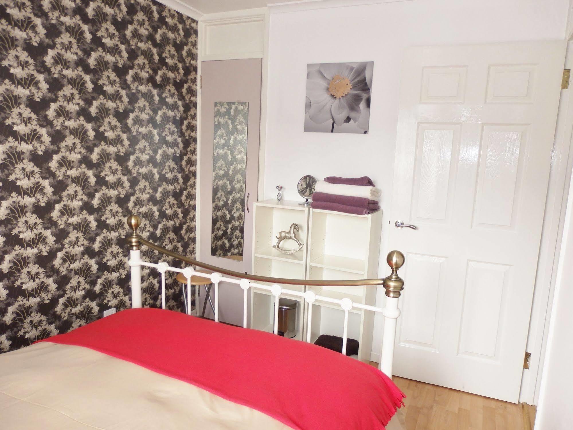 Excellent Location - City Centre - Parking - 4 Beds -2 Bedrooms Belfast Ngoại thất bức ảnh